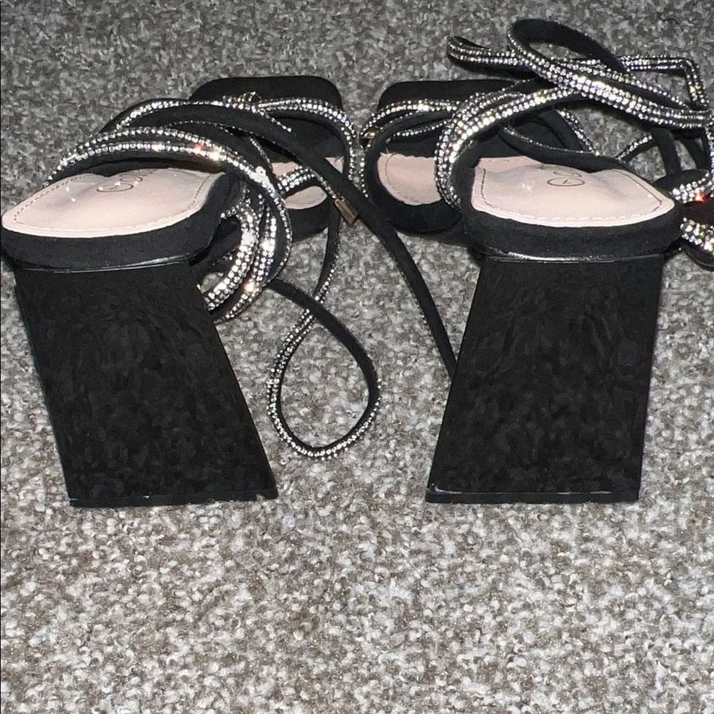 Elegant Black Strappy Heels - Picture 6 of 7